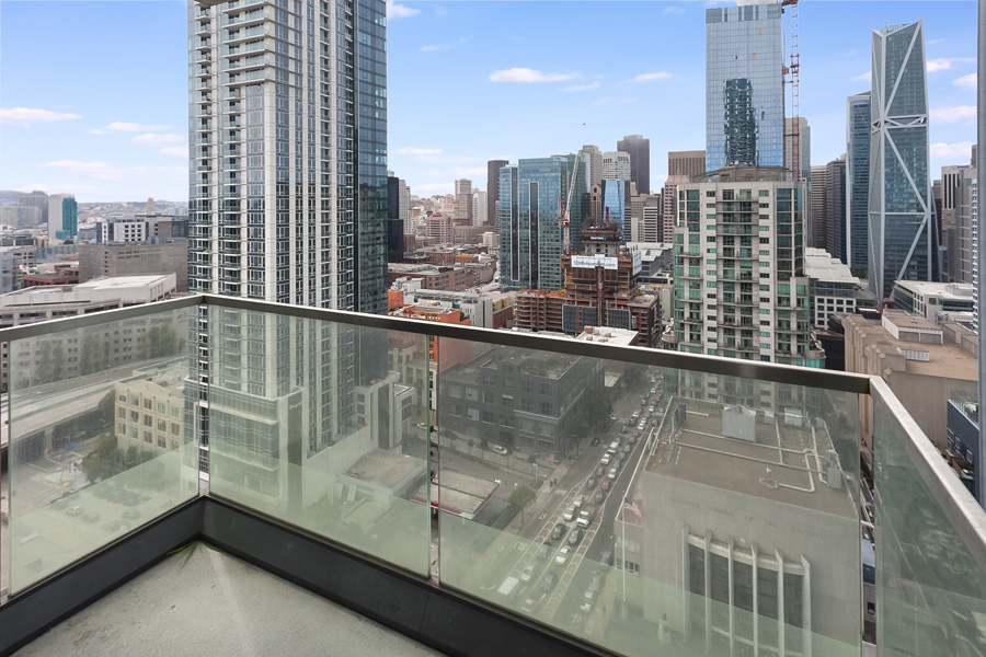 425FIRST_2407_BALCONY