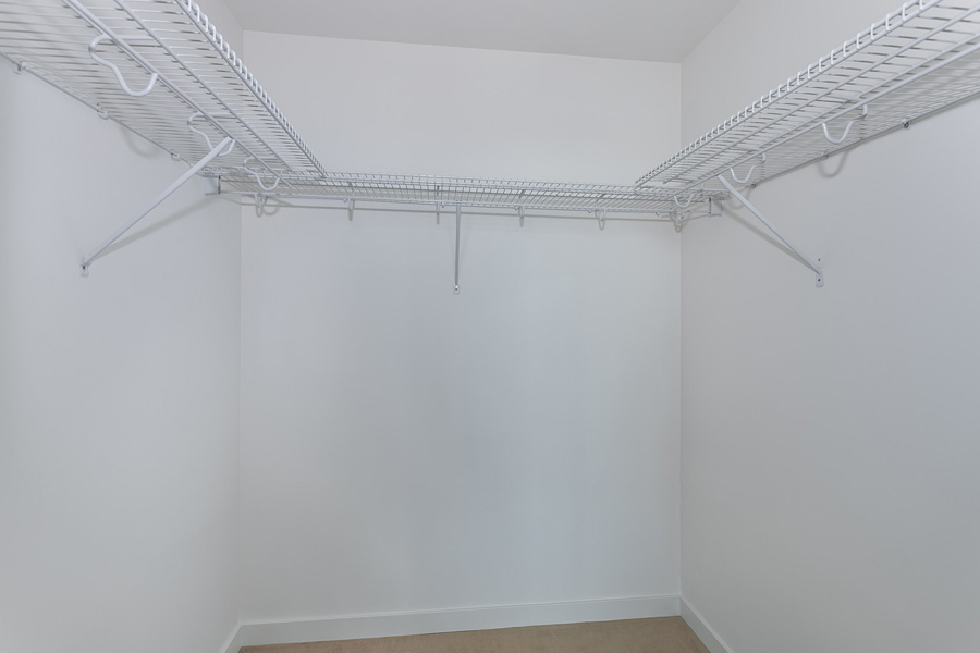 301MAIN24C_CLOSET
