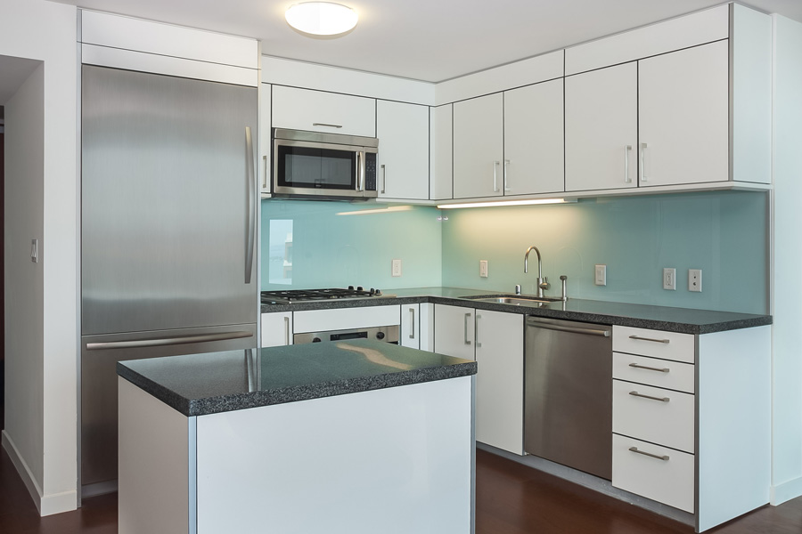 301MAIN24C_KITCHEN1