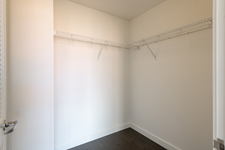 12_walk_in_closet