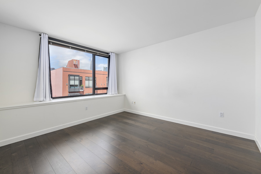 14_primary_bedroom