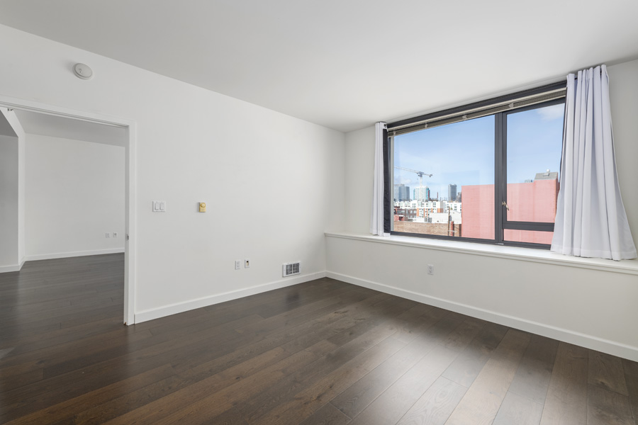 15_primary_bedroom