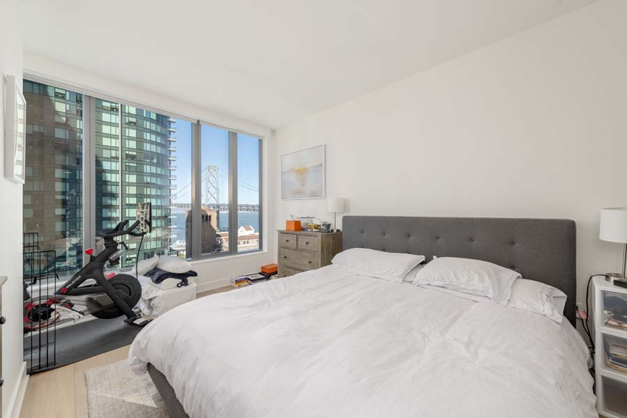 12_primary_bedroom