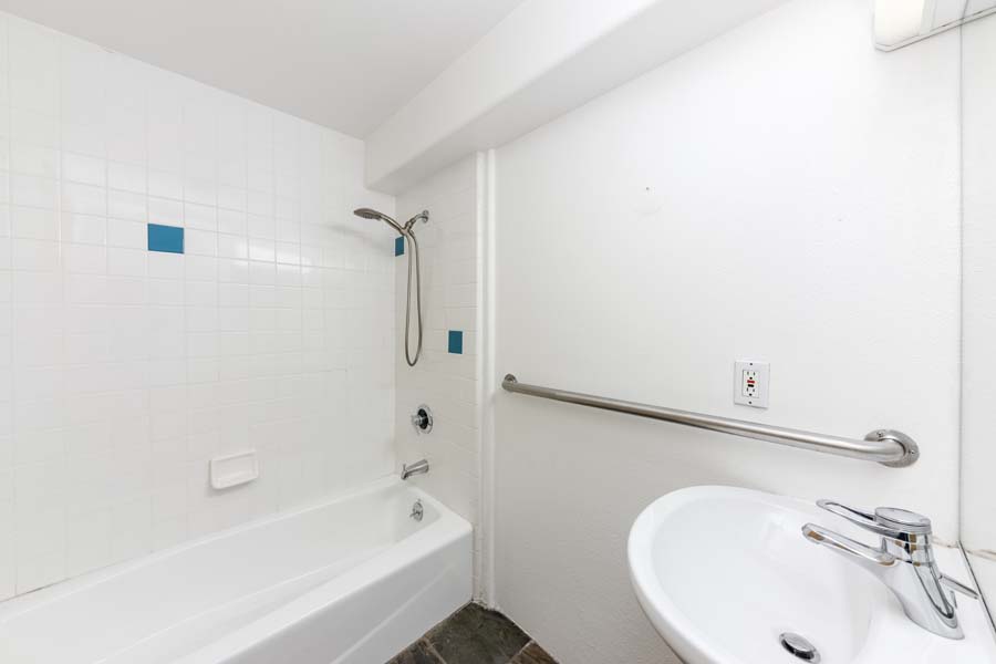 18Lansing30332