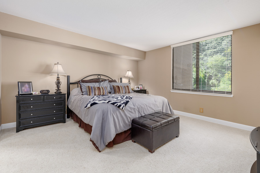 19_bedroom
