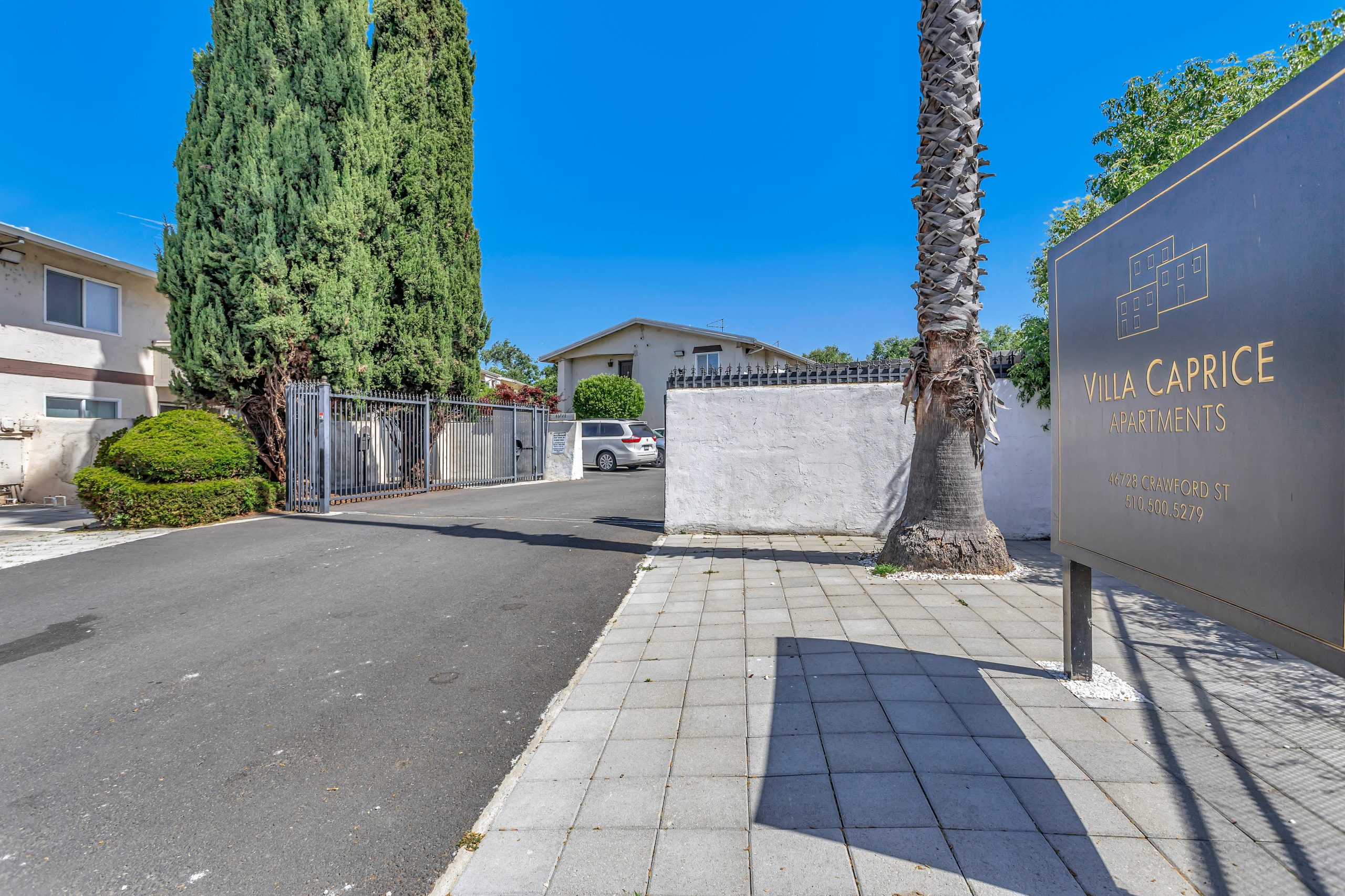F8_46728CrawfordStreet_003