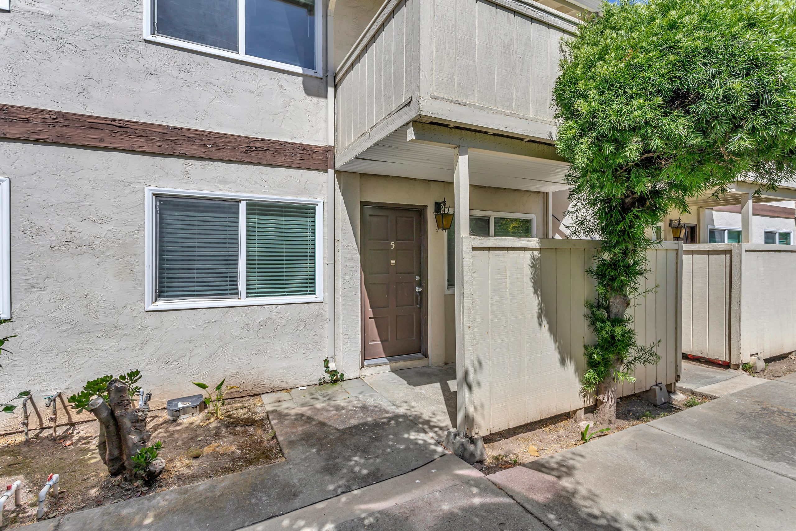 F8_46728CrawfordStreet_010