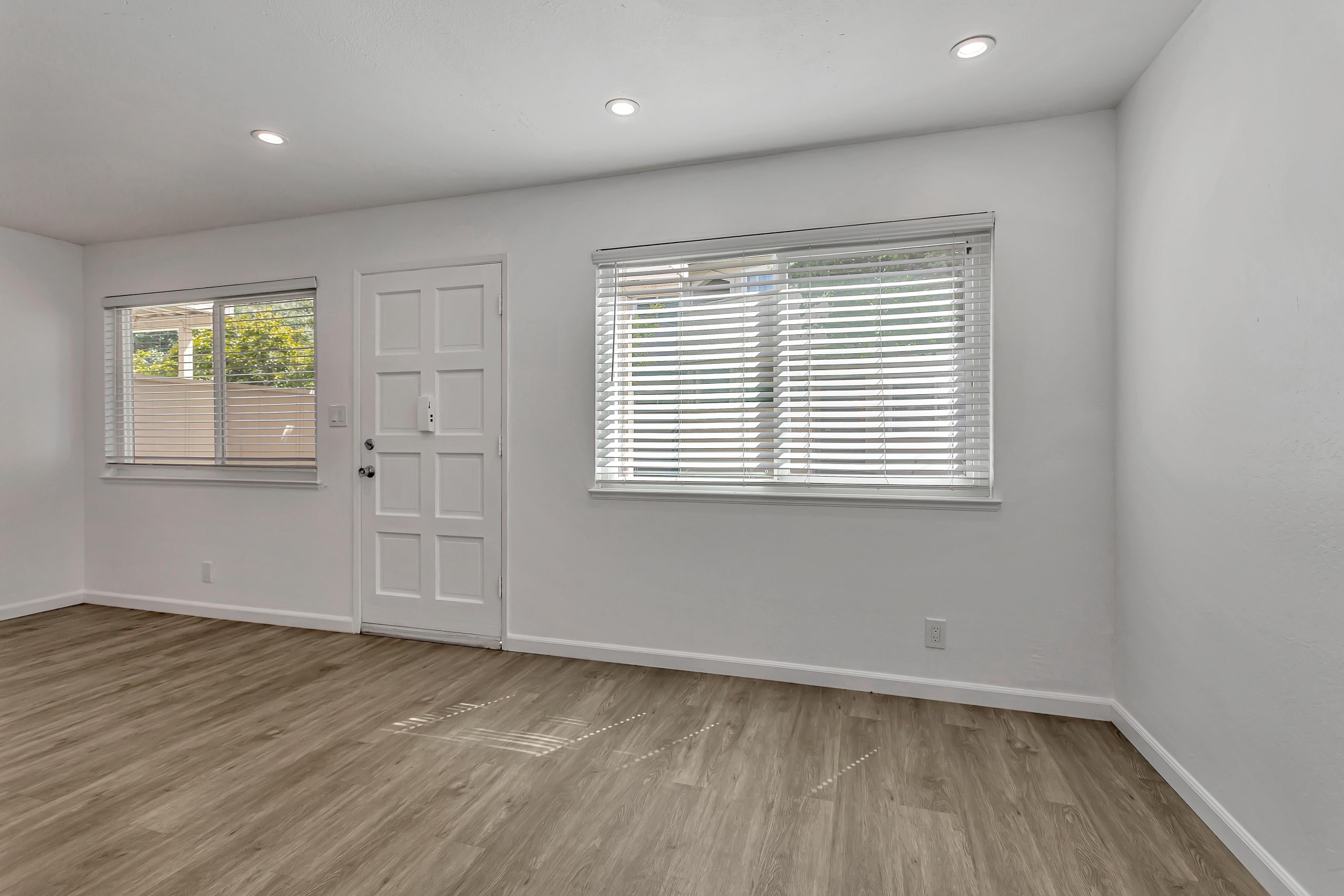 F8_46728CrawfordStreet_014