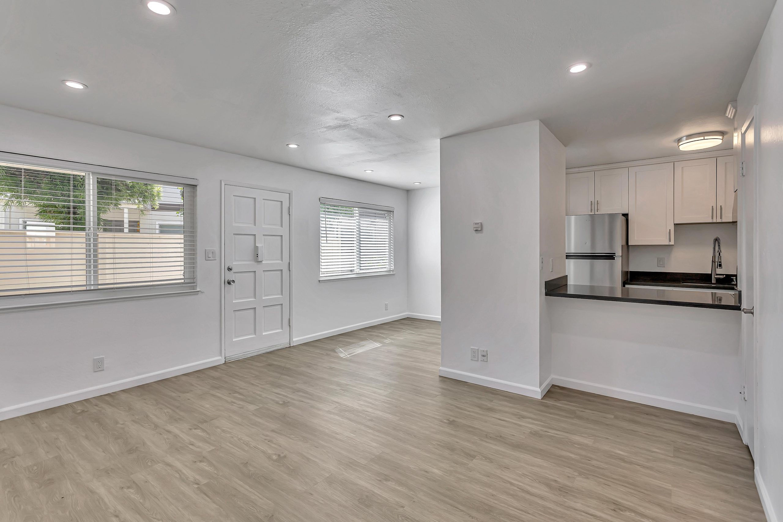F8_46728CrawfordStreet_015