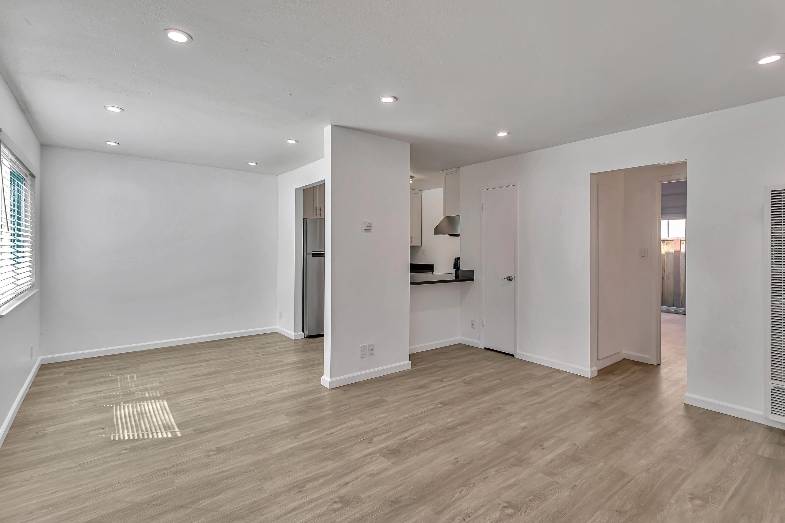 F8_46728CrawfordStreet_017
