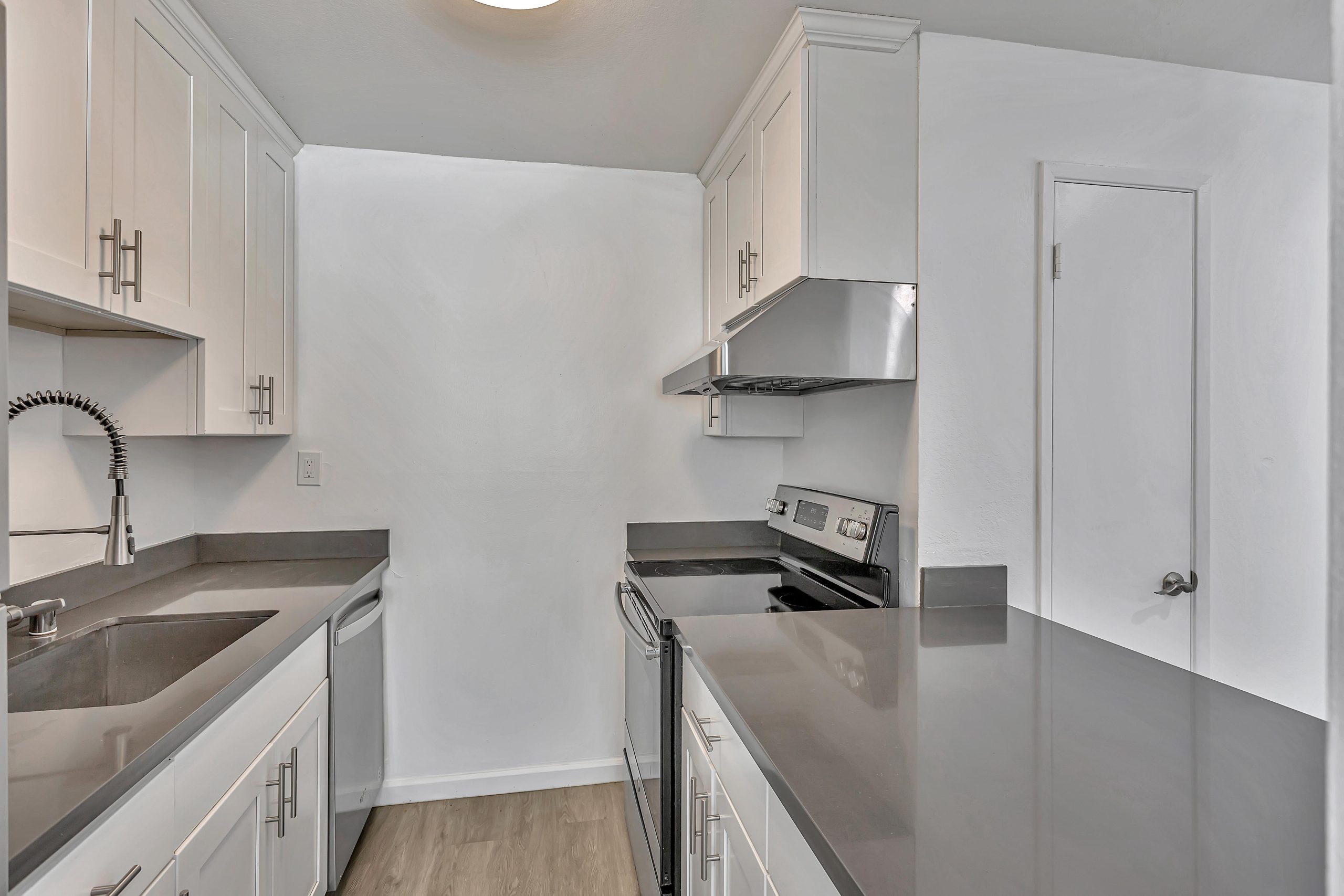 F8_46728CrawfordStreet_020