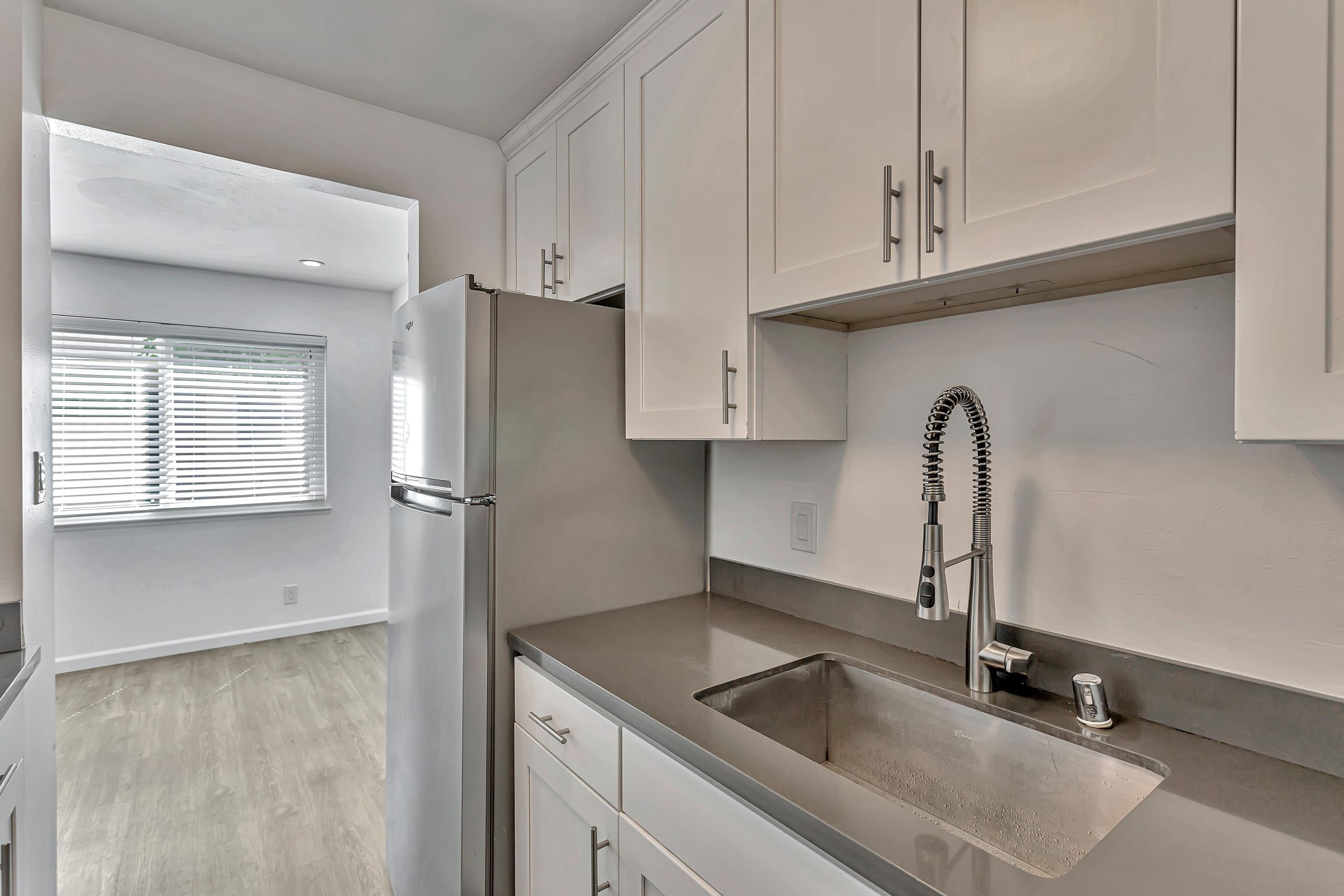 F8_46728CrawfordStreet_022