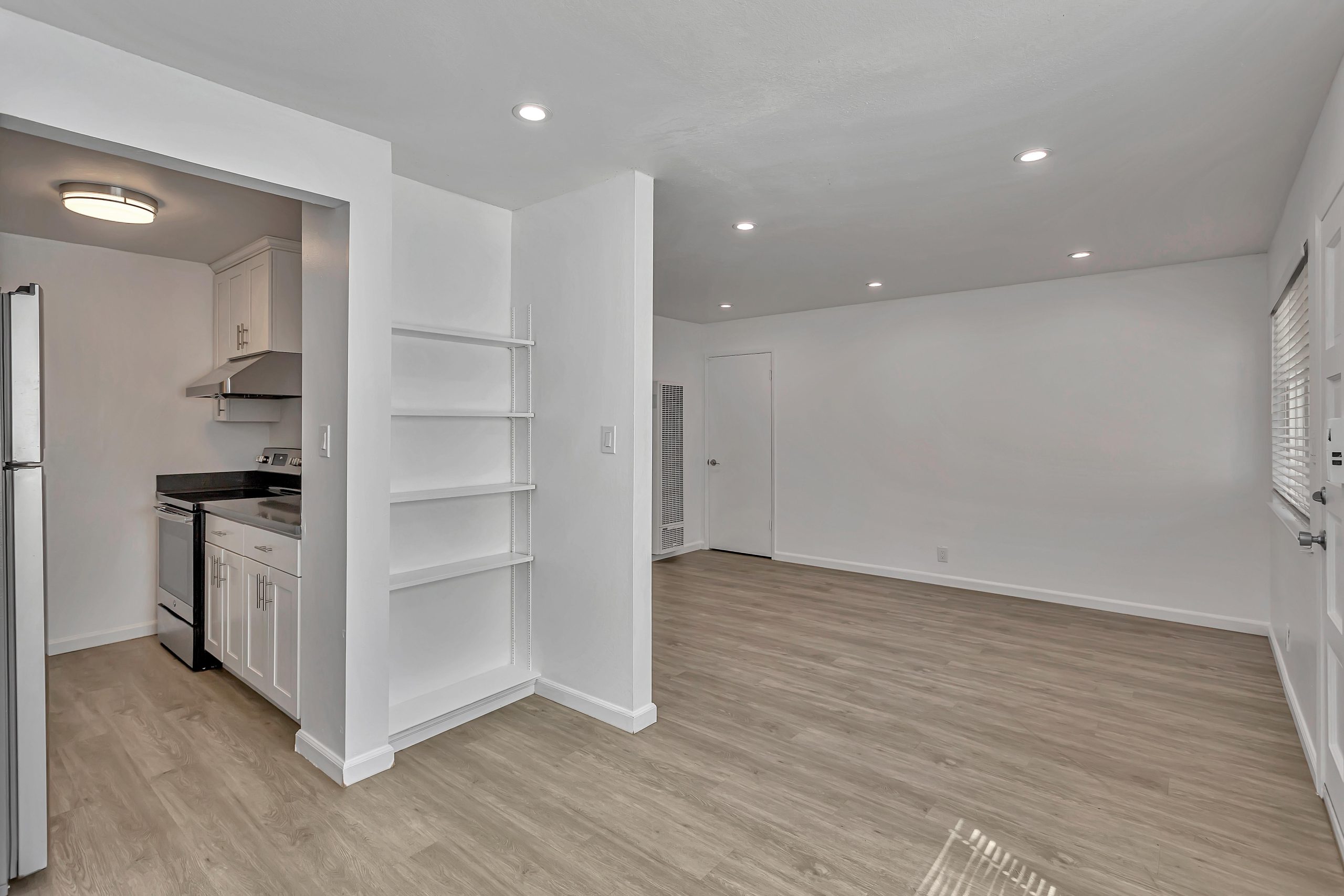 F8_46728CrawfordStreet_024