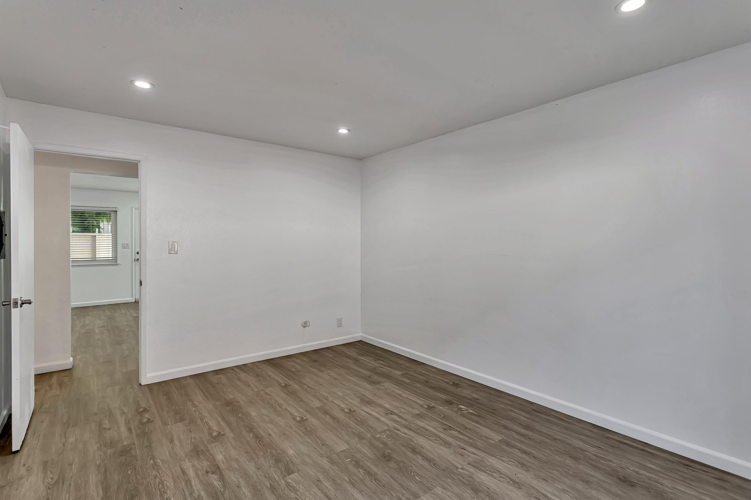 F8_46728CrawfordStreet_027