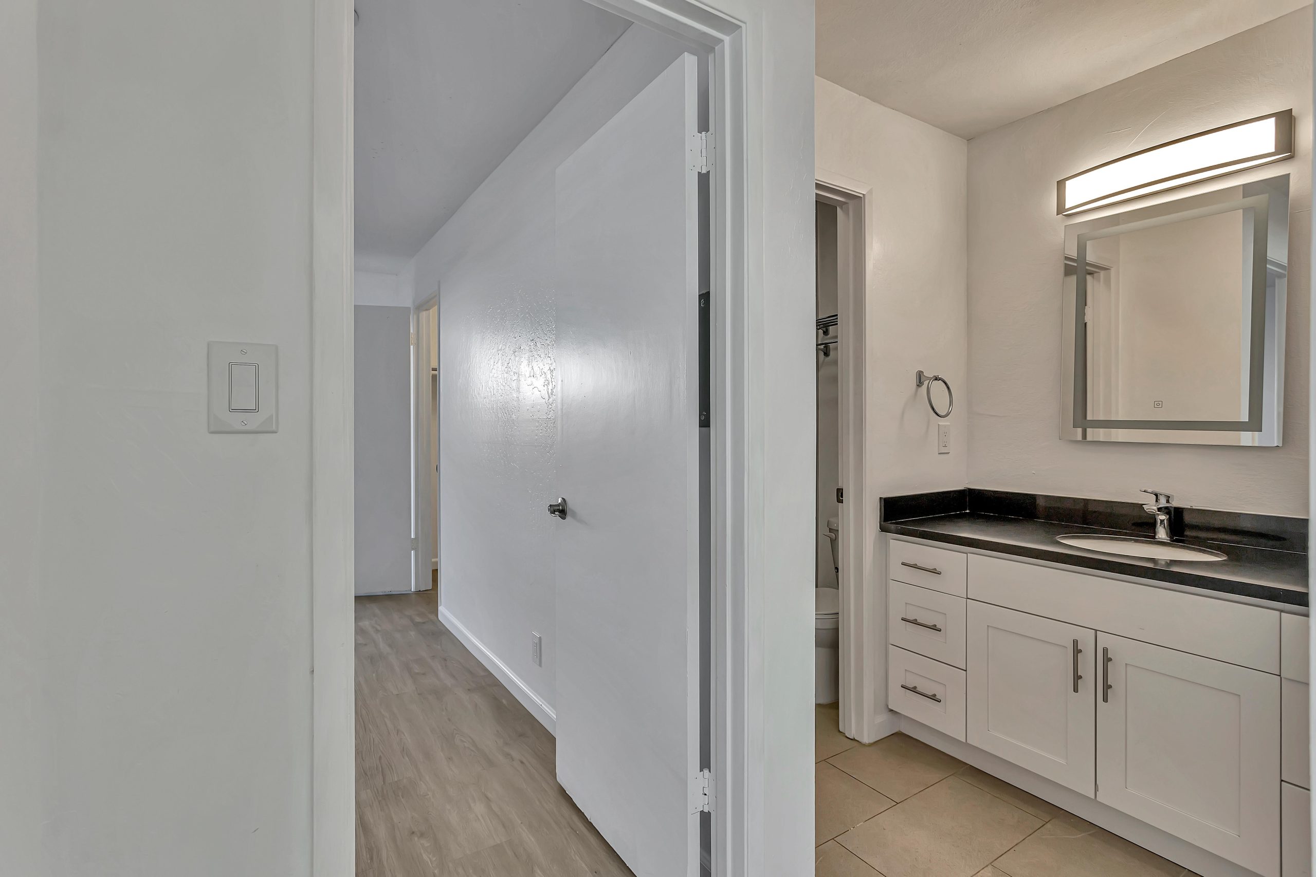 F8_46728CrawfordStreet_029