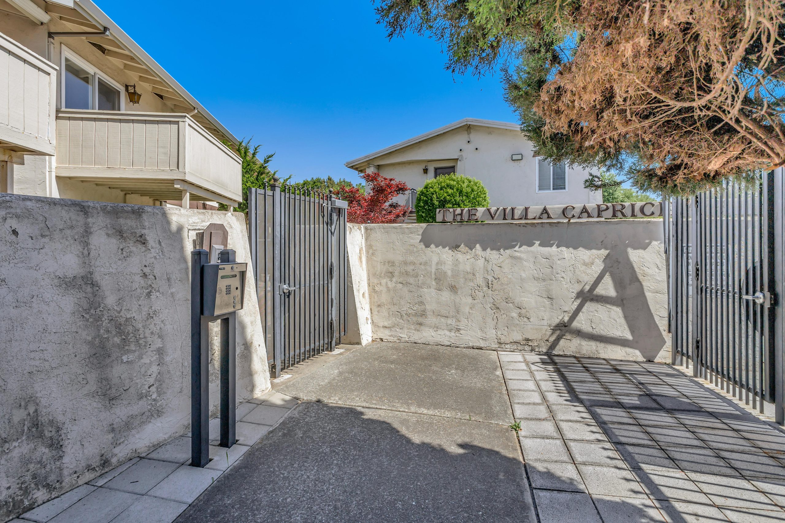 F8_46728CrawfordStreet_037
