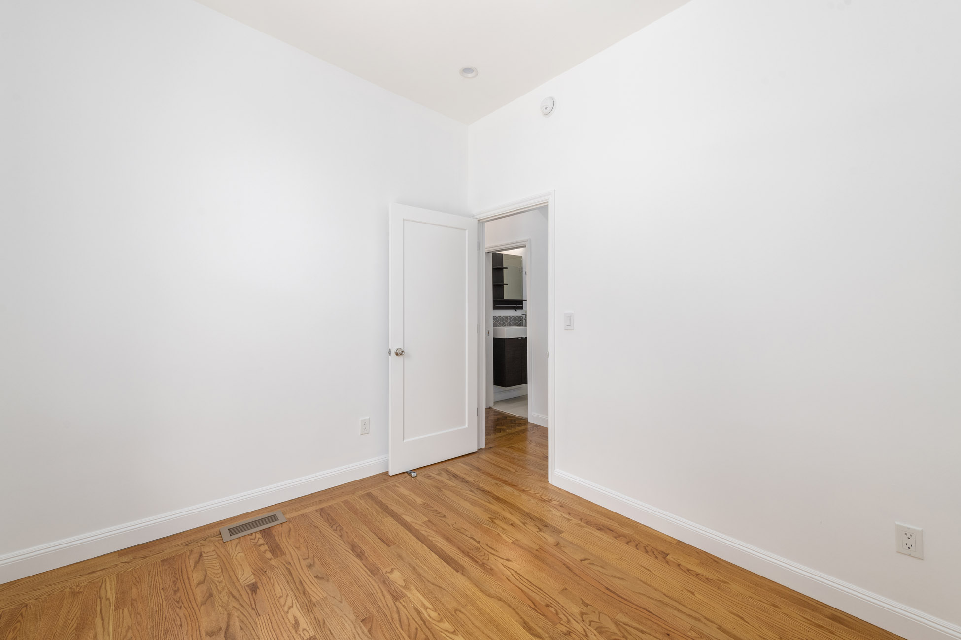 16_bedroom