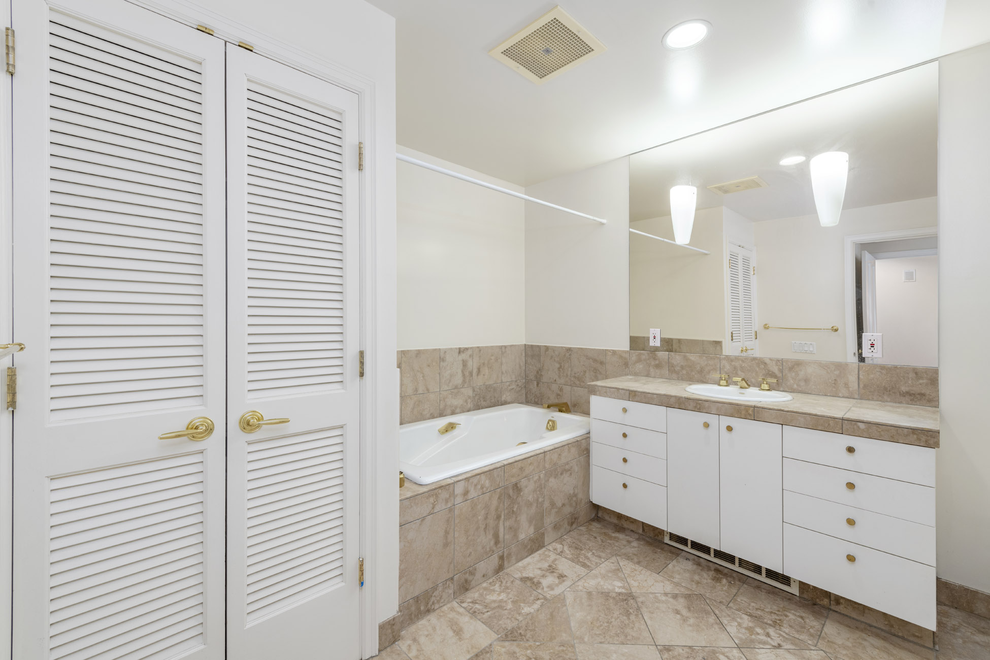 17_primary_bath