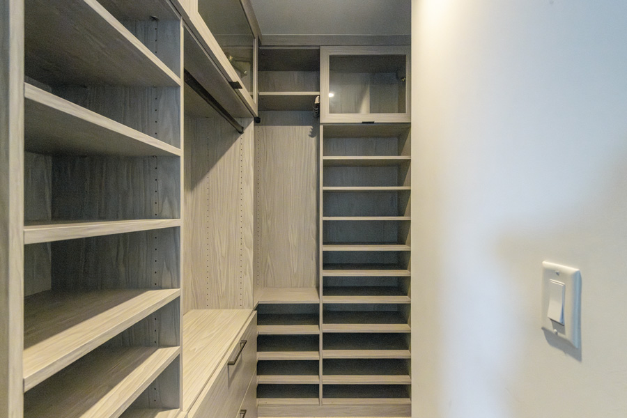 15_walk_in_closet