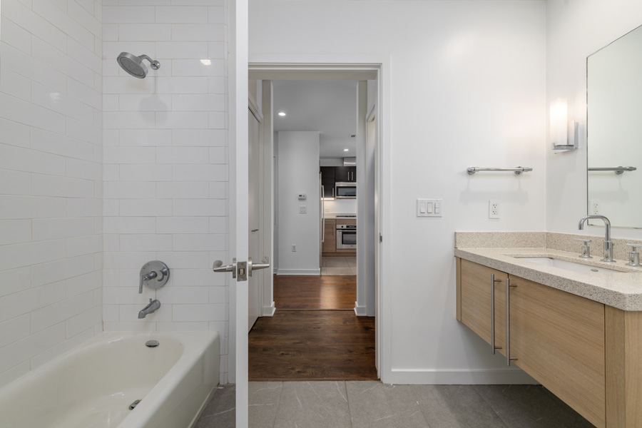 13_hall_bath