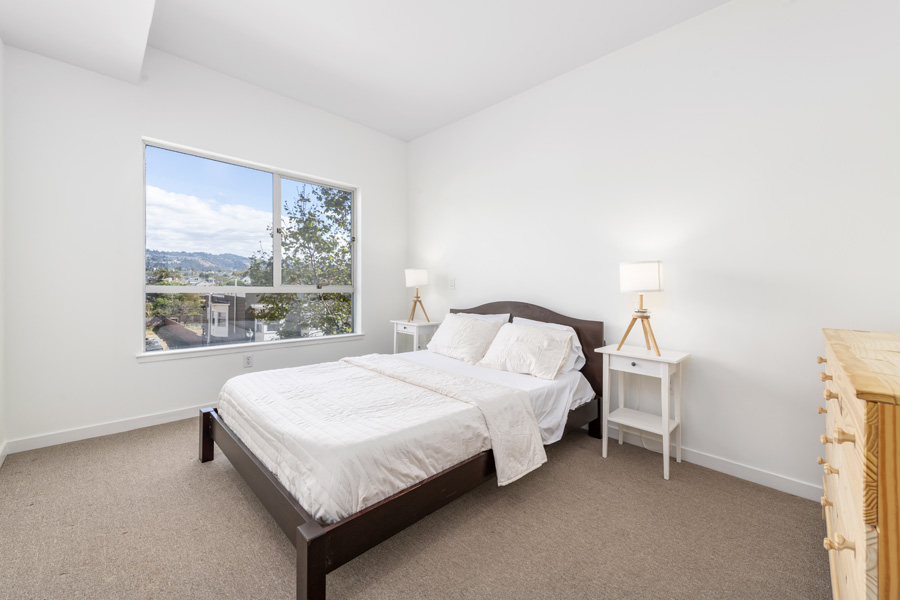 18_primary_bedroom