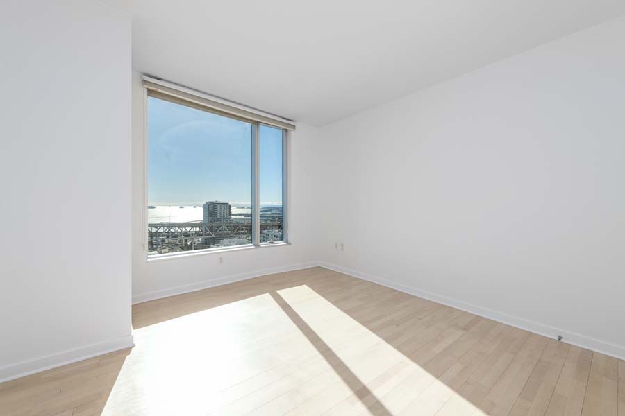 13_primary_bedroom