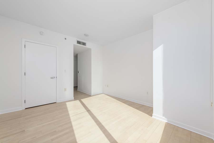 14_primary_bedroom