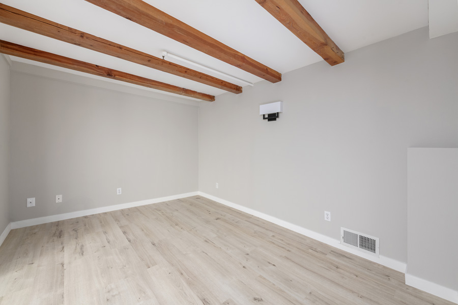21_primary_bedroom