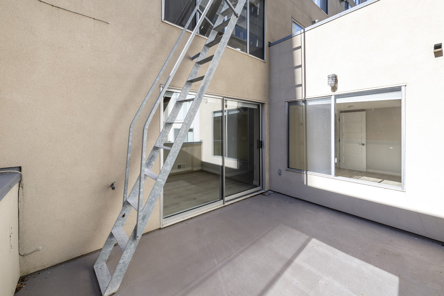 25_private_balcony
