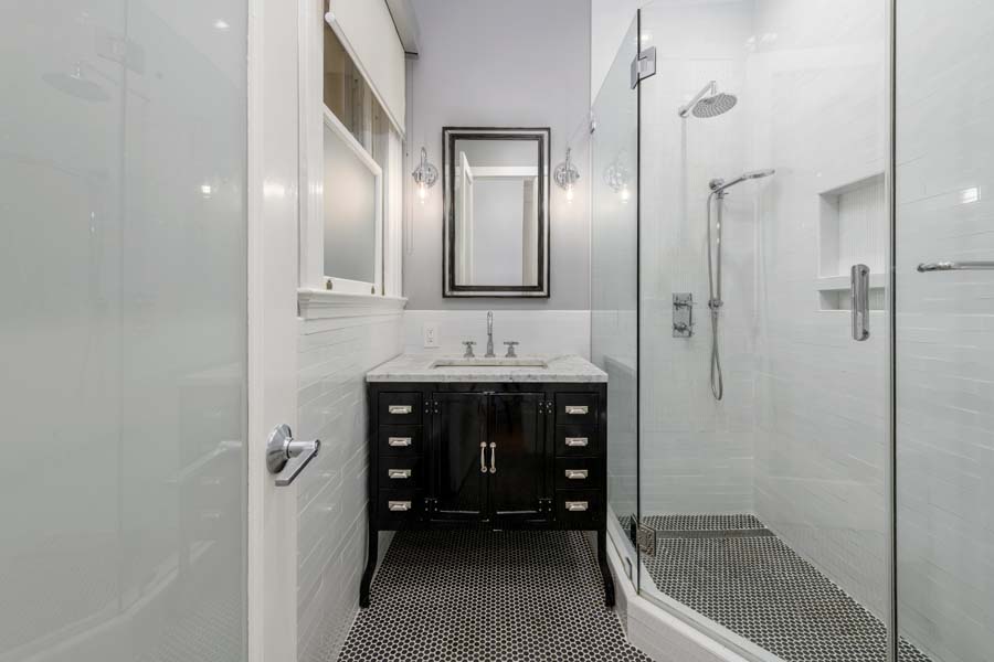 16_hall_bath