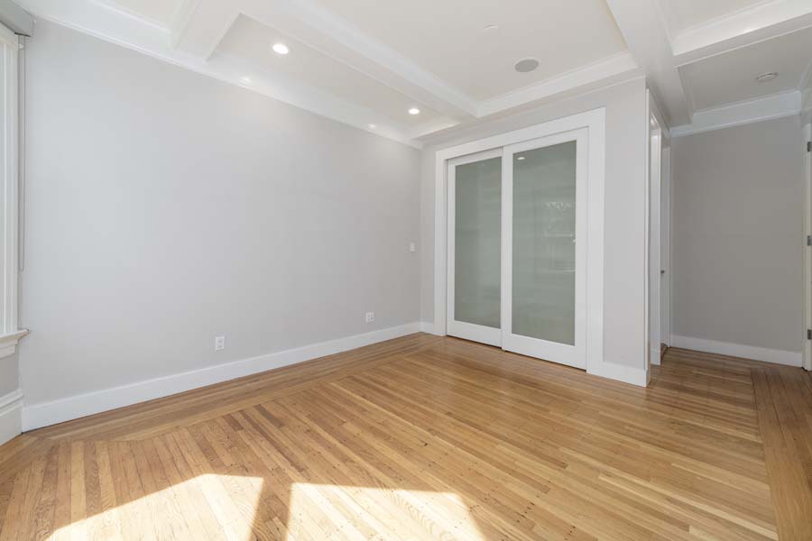 20_primary_bedroom