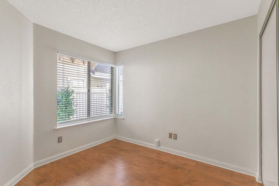 22-web-or-mls-2890-barrington-terrace