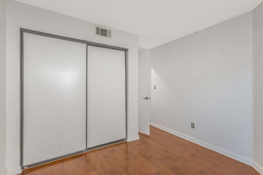 23-web-or-mls-2890-barrington-terrace