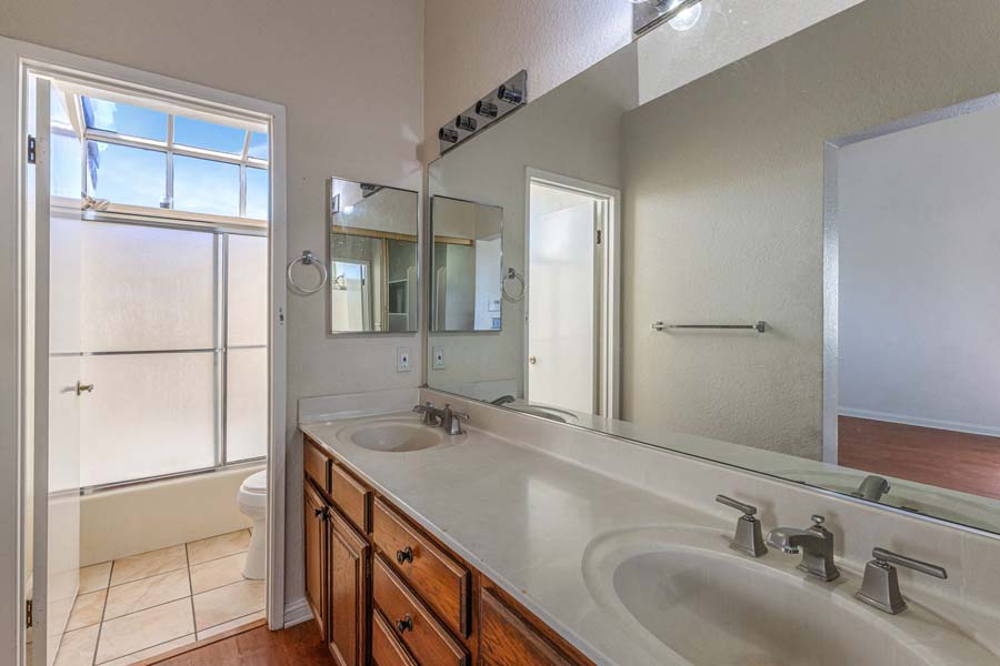 25-web-or-mls-2890-barrington-terrace