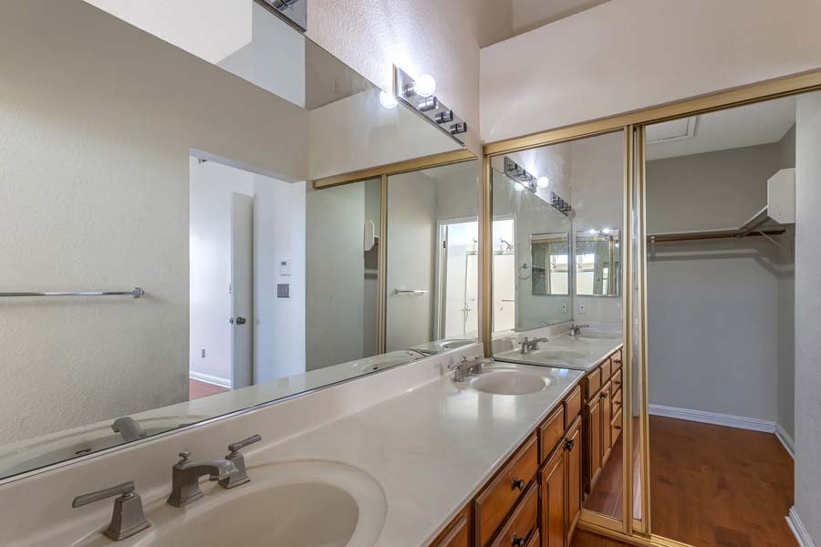 26-web-or-mls-2890-barrington-terrace