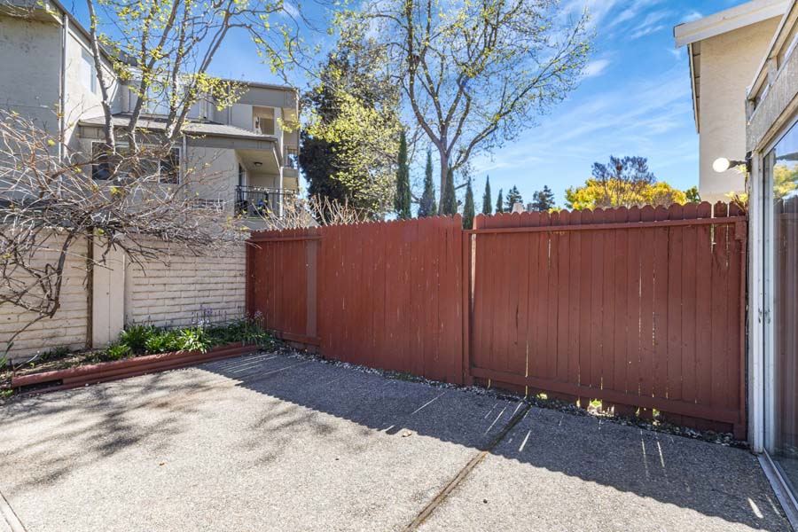 48-web-or-mls-2890-barrington-terrace
