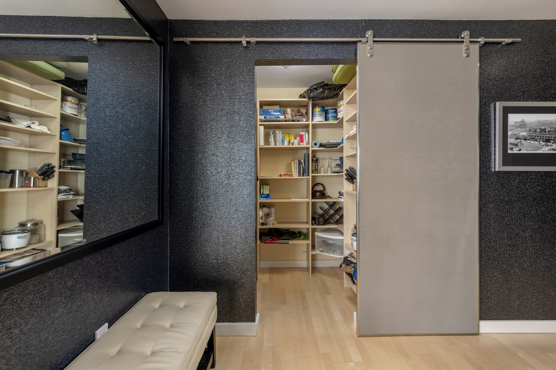 03_foyer_closet