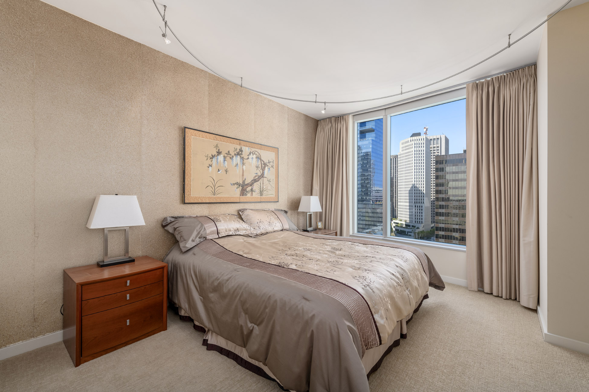 19_primary_bedroom