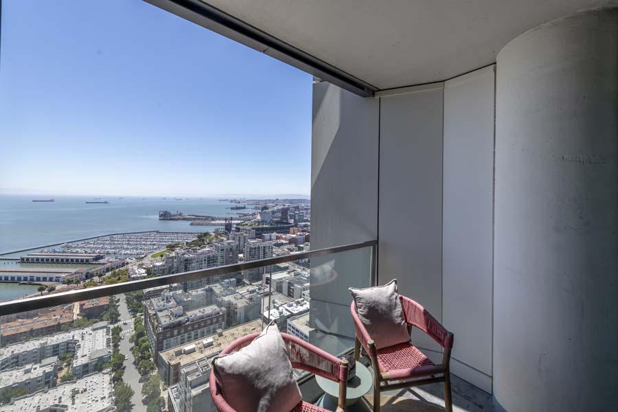 25_balcony
