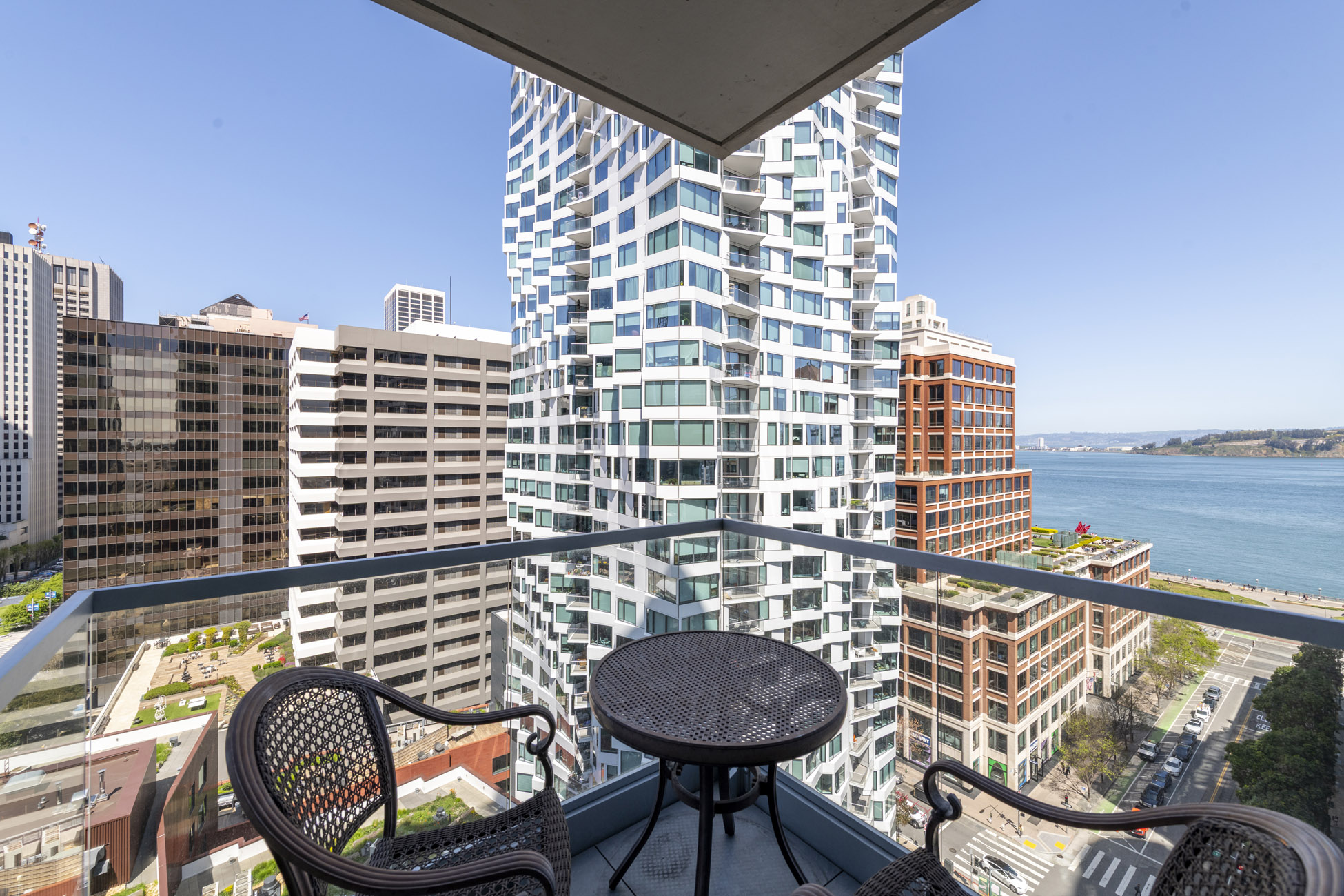 25_balcony