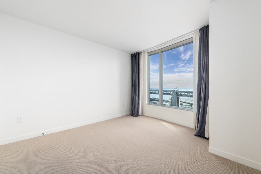 21_primary_bedroom