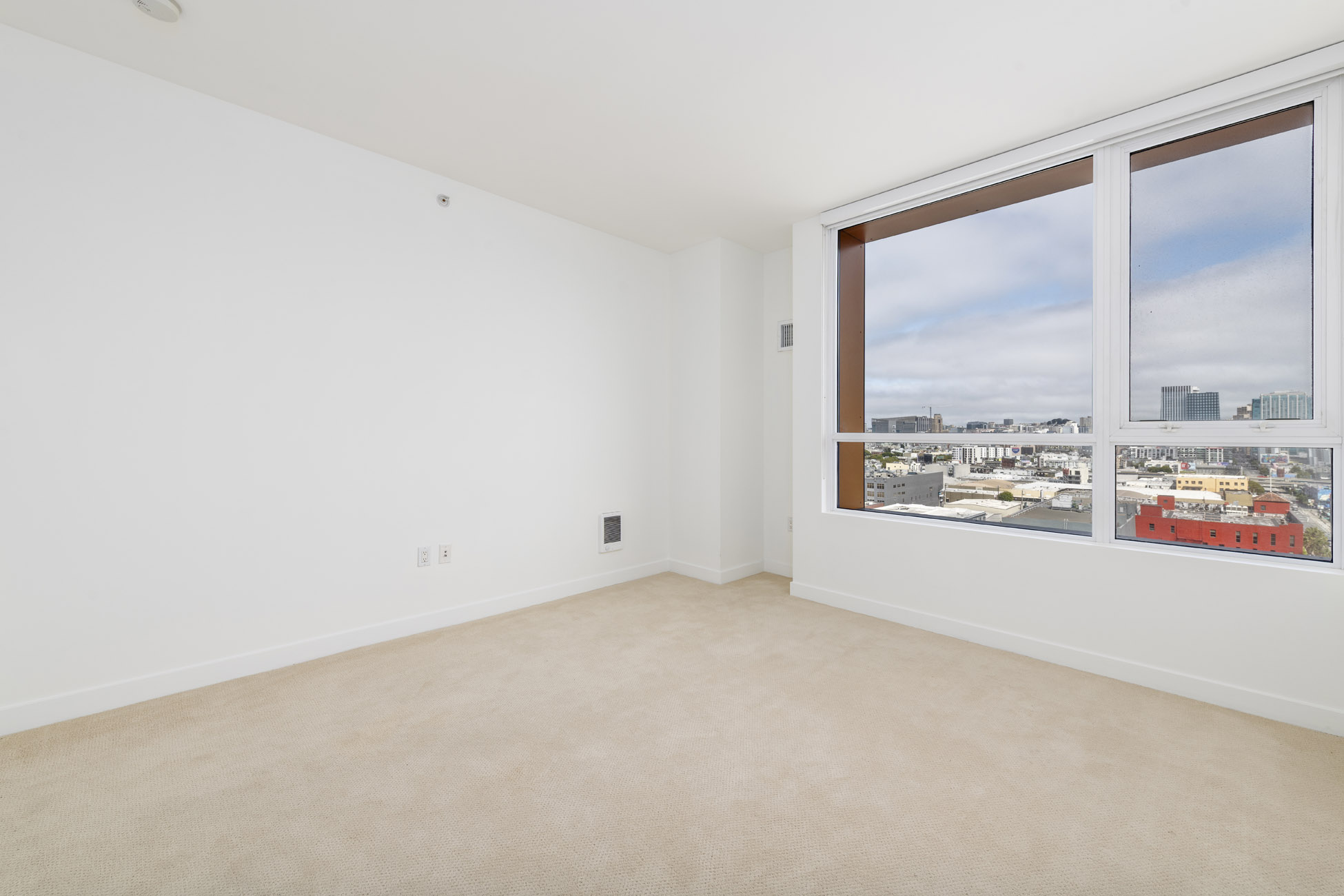 18_primary_bedroom