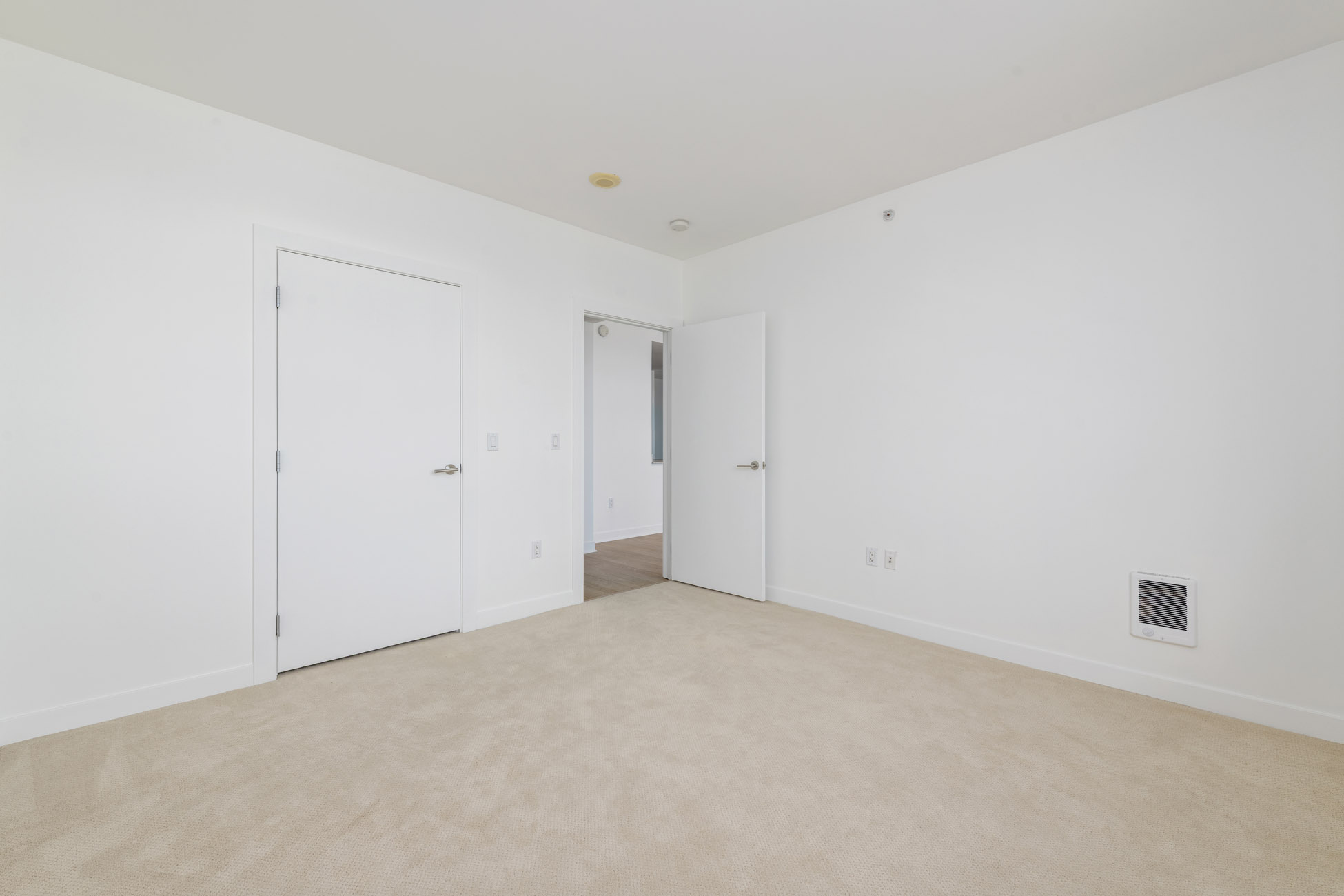 19_primary_bedroom