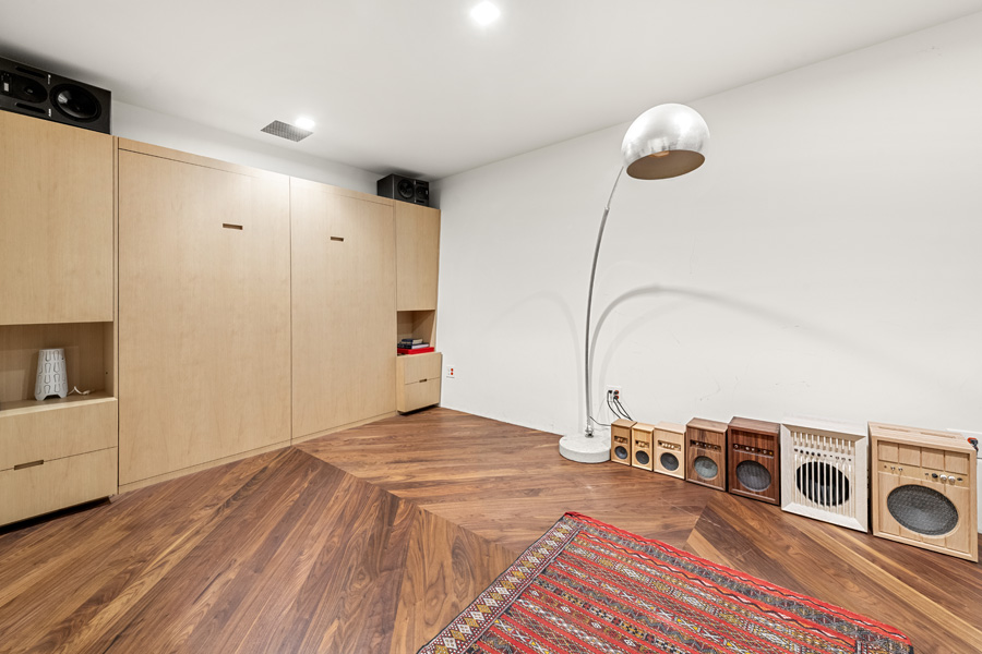 17_bedroom