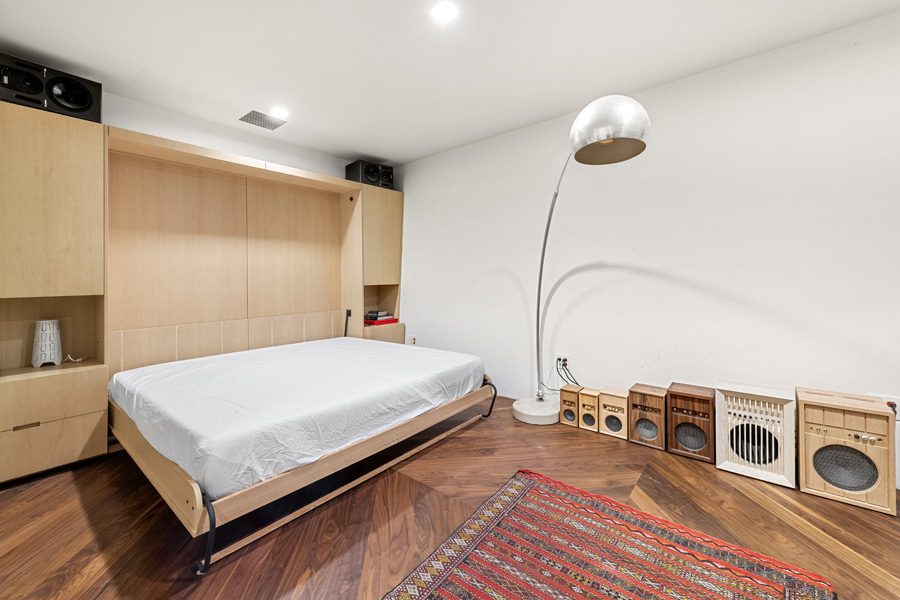 18_bedroom