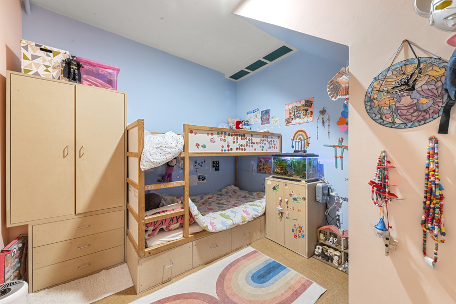 22_bedroom