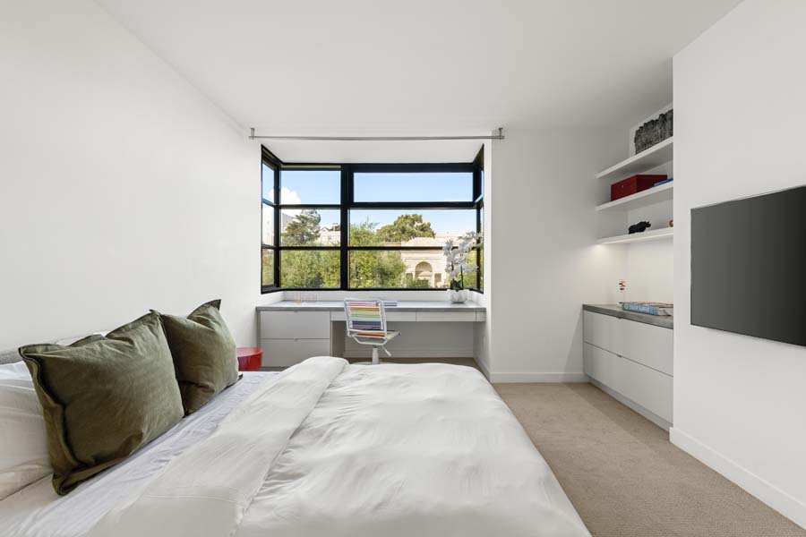 34_bedroom2