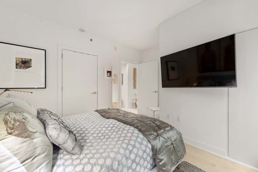 17_bedroom