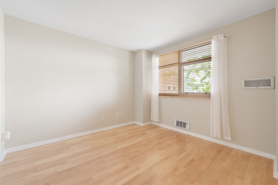 18_bedroom2