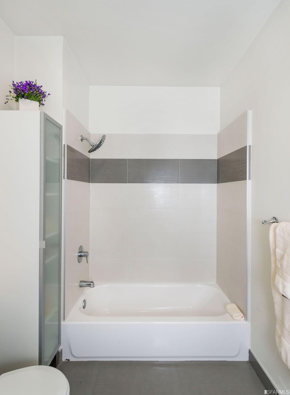 Guest Bathroom2